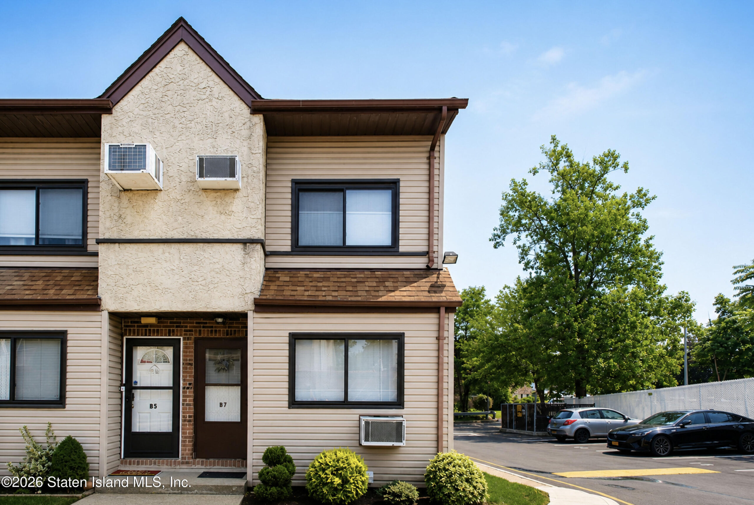 360 Barlow Avenue 7b Image 3