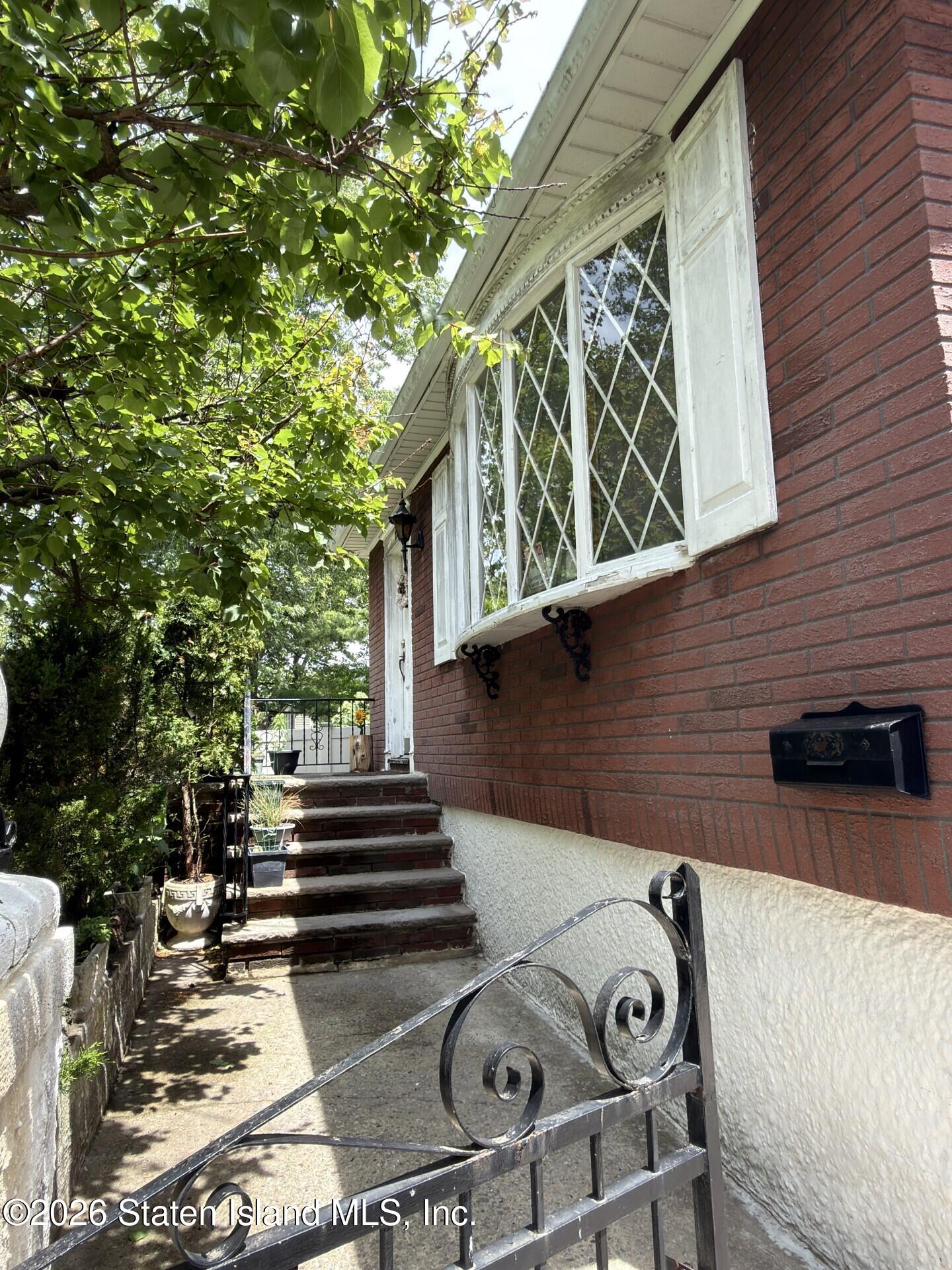 72 Eltinge Street Image 4