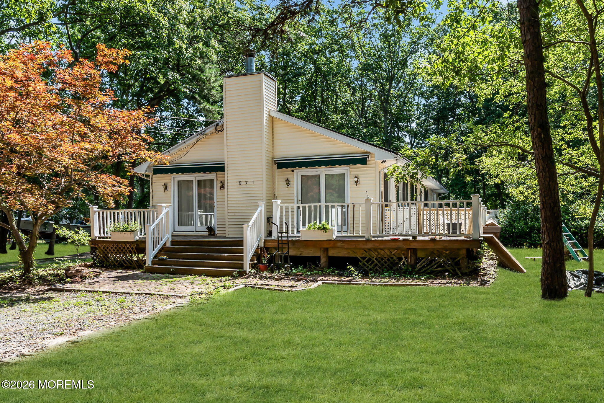 571 Whitecomb Avenue Image 4