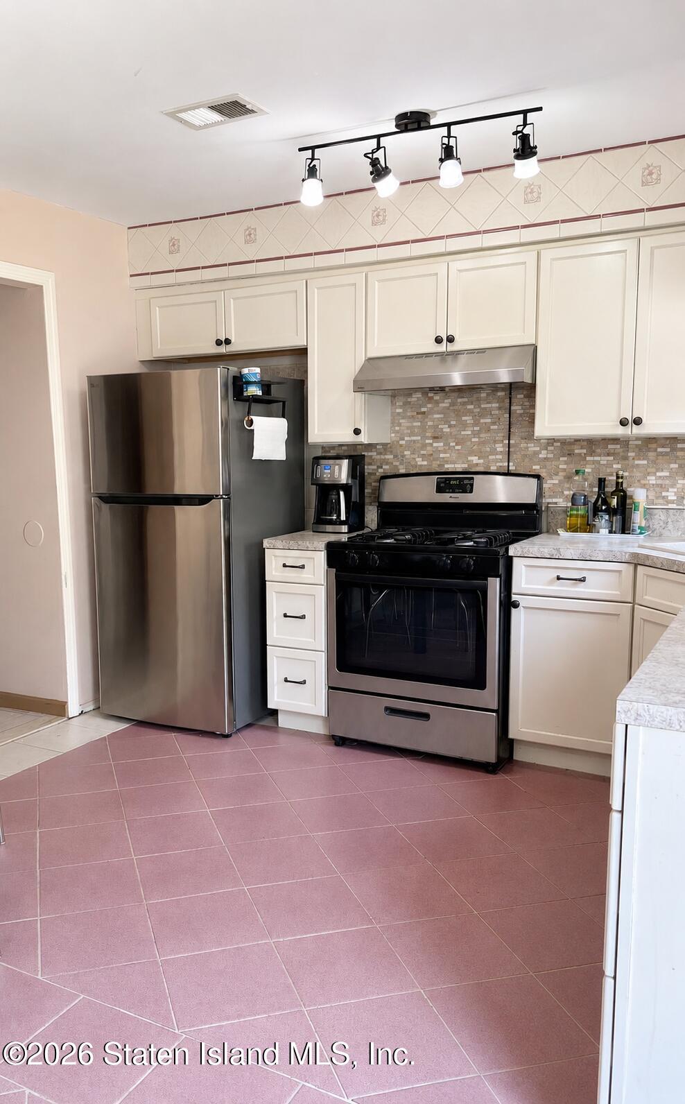 22 Hickory Circle Image 5