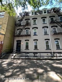 442 Saint Marks Place Image 3