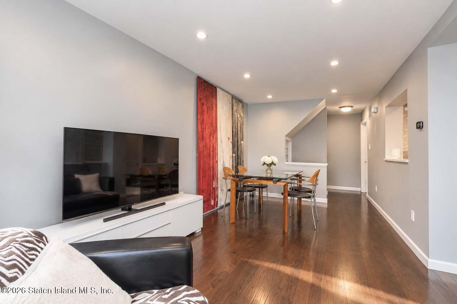 660 Ilyssa Way, Staten Island, NY, 10312 image 9