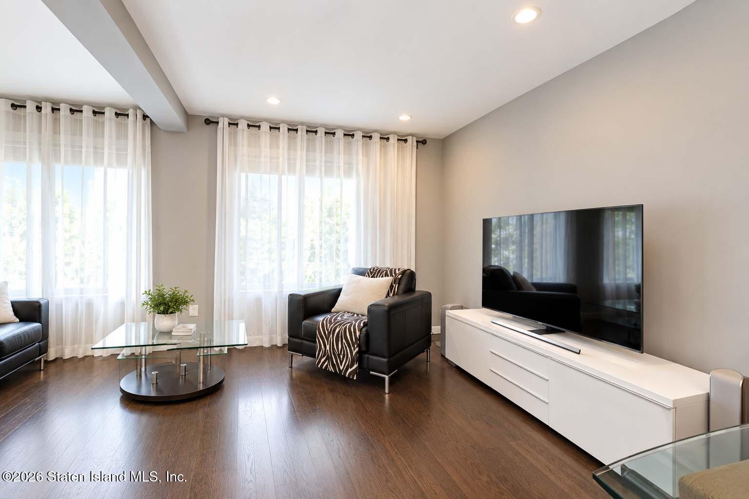660 Ilyssa Way, Staten Island, NY, 10312 image 12