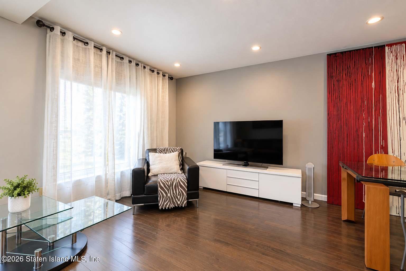 660 Ilyssa Way, Staten Island, NY, 10312 image 13