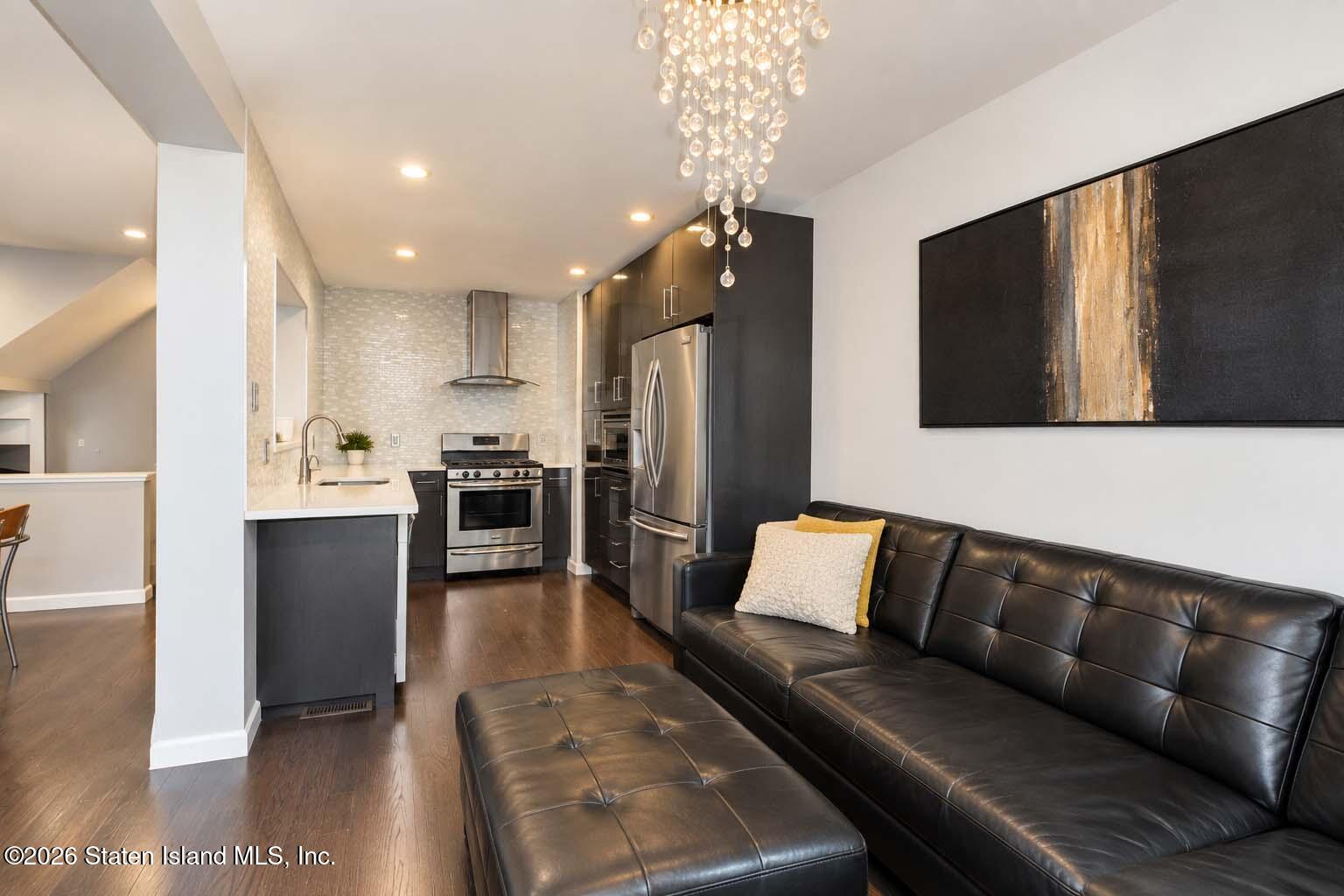660 Ilyssa Way, Staten Island, NY, 10312 image 16