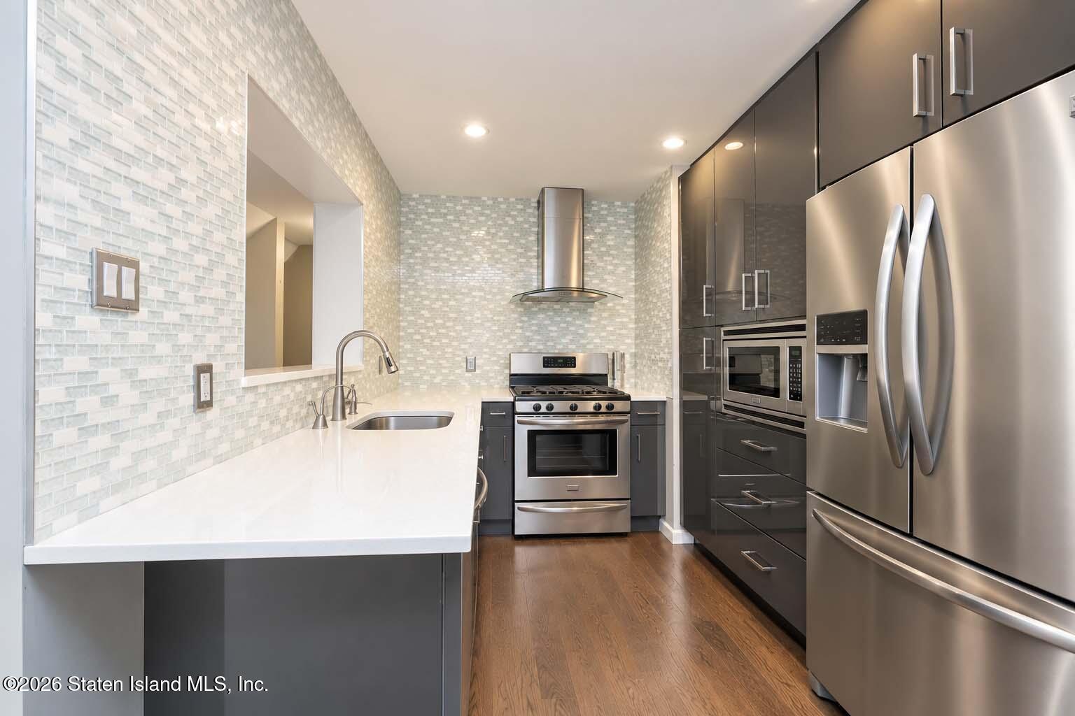 660 Ilyssa Way, Staten Island, NY, 10312 image 17