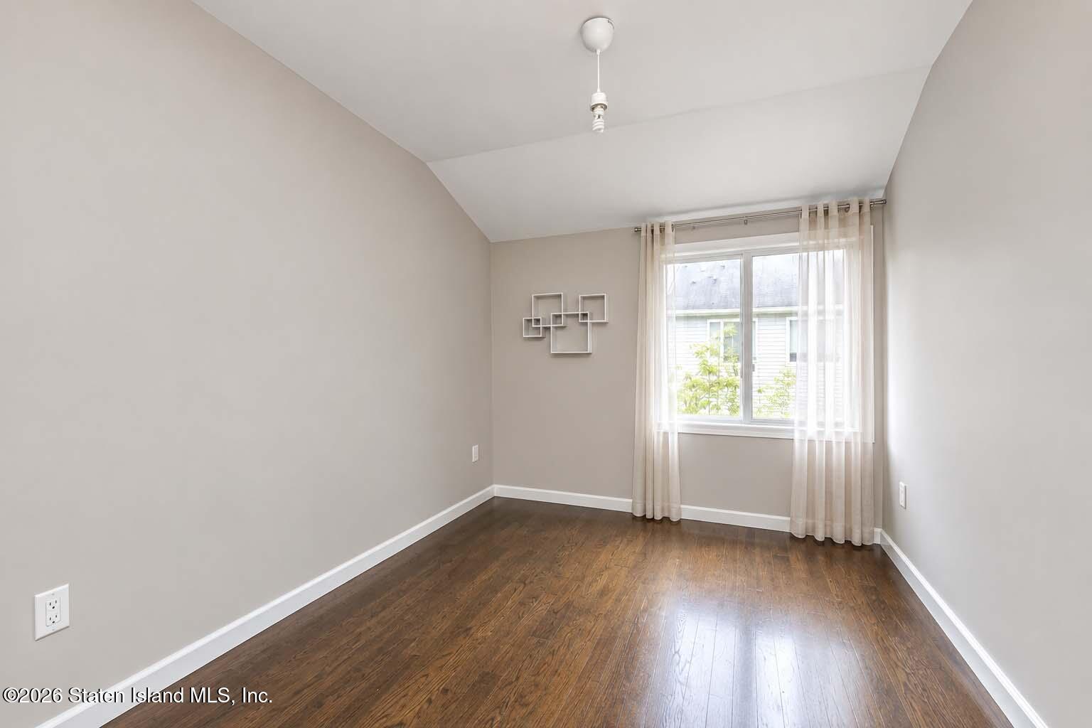660 Ilyssa Way, Staten Island, NY, 10312 image 24