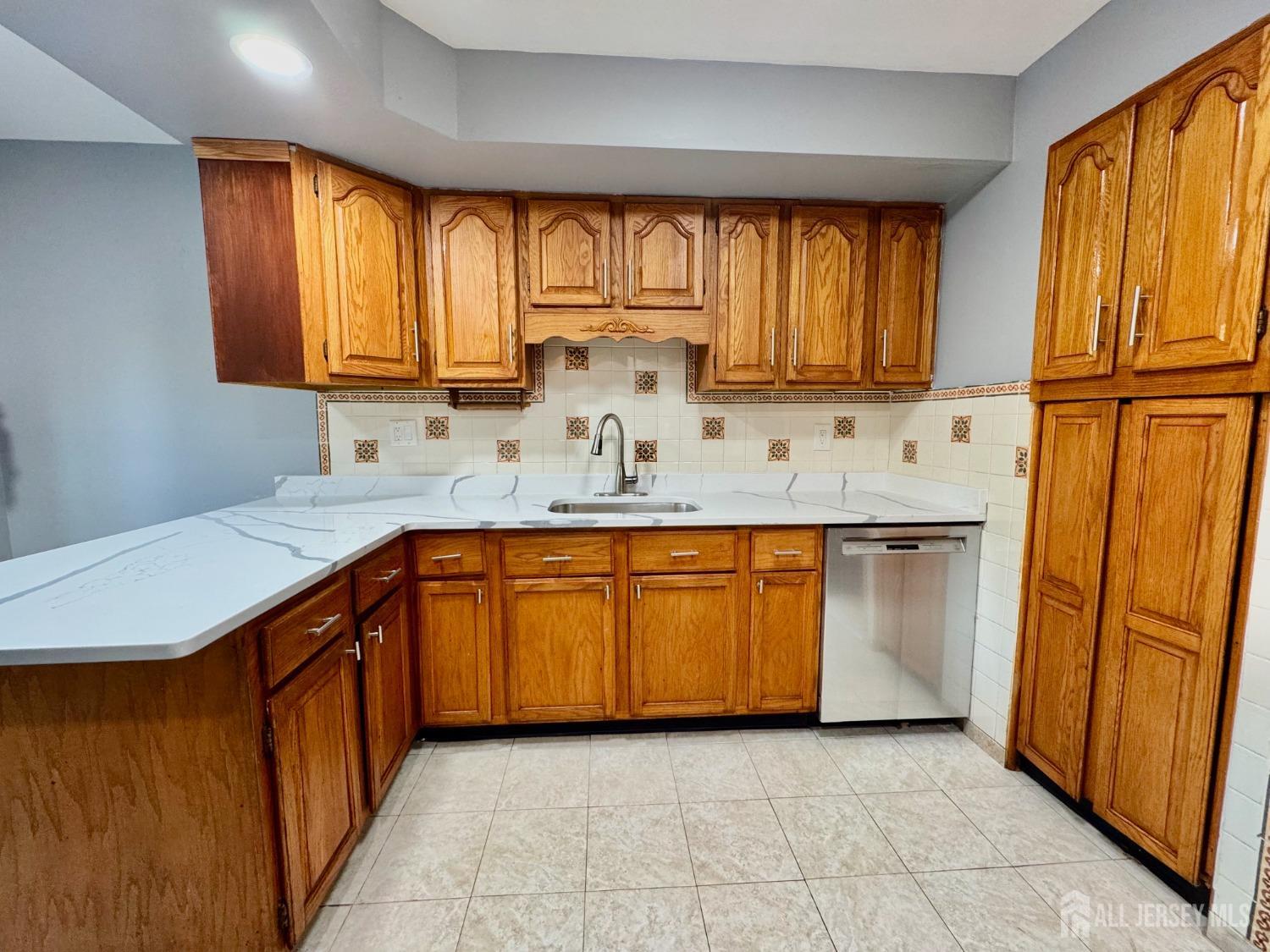 1308 Merrywood Drive, Edison, NJ, 08817 image 18