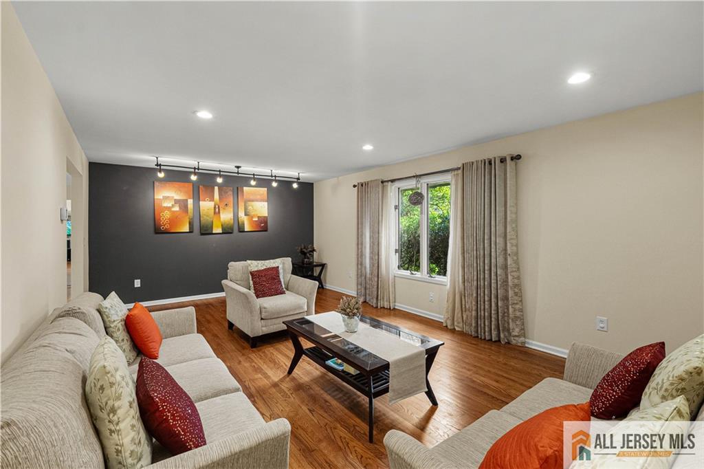 6 Limoli Court, Edison, NJ, 08820 image 17