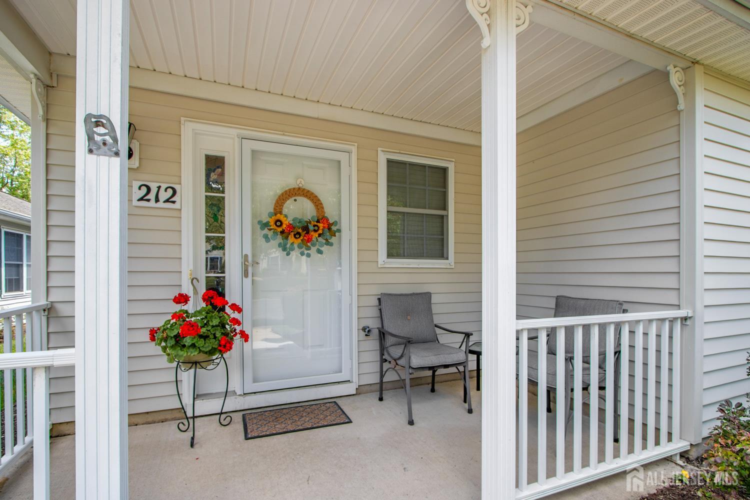212 N Pondview Boulevard Image 2