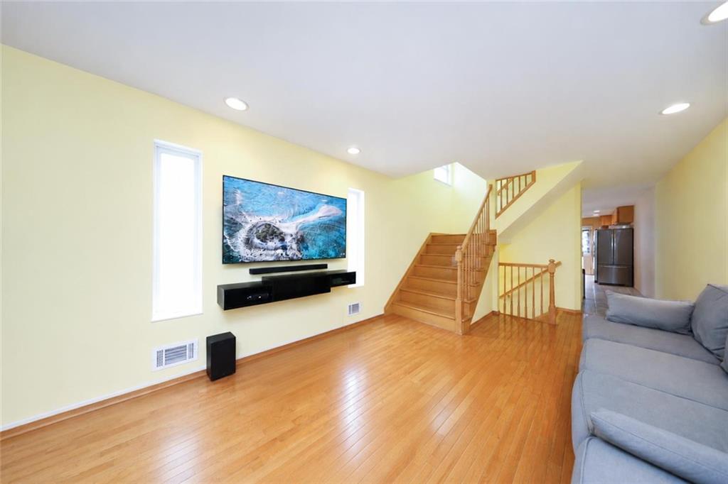 104 linwood Avenue, Brooklyn, New York, 10305 image 8