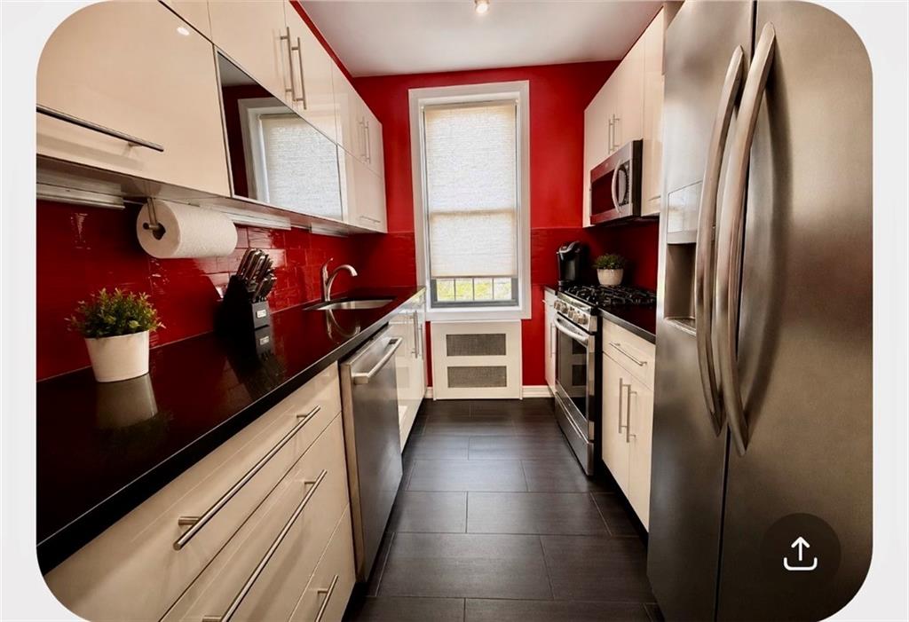 2685 East 7th Street 4K Image 2