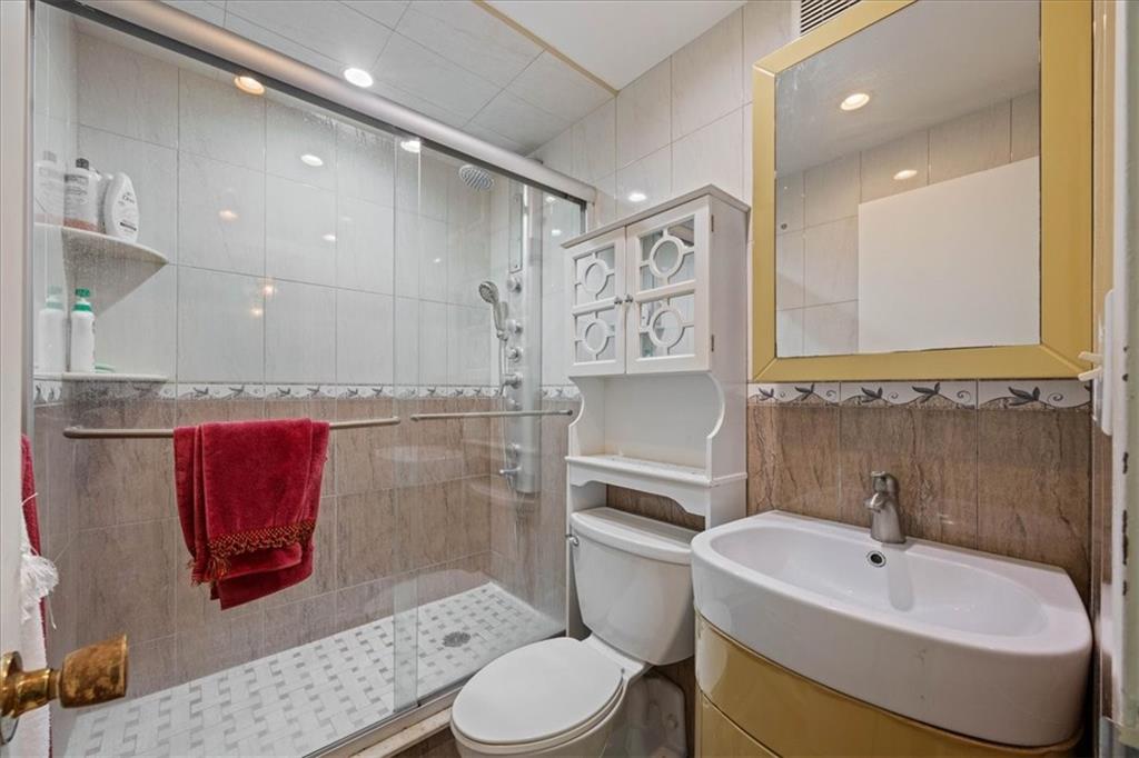 10849 Seaview Avenue 29C, Brooklyn, New York, 11236 image 17