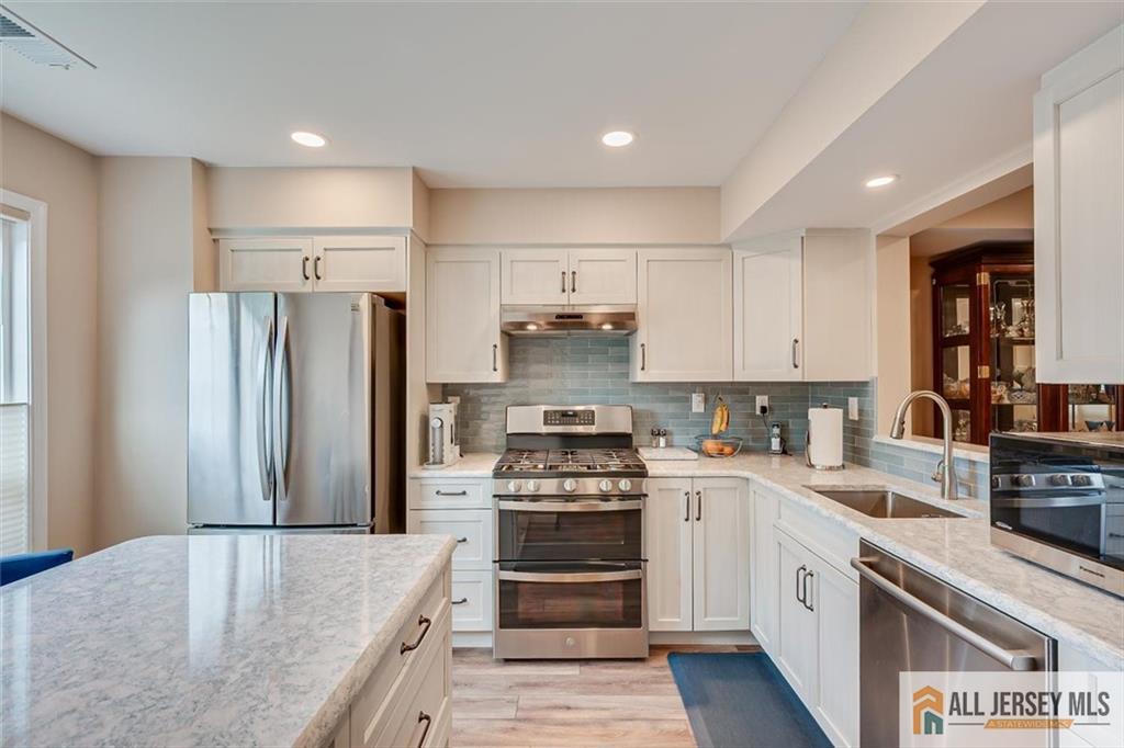 254 Teasdale Place Image 2