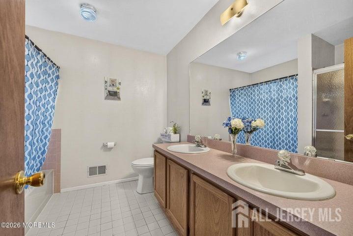 116 Wainwright Drive, Old Bridge, NJ, 07747 image 17