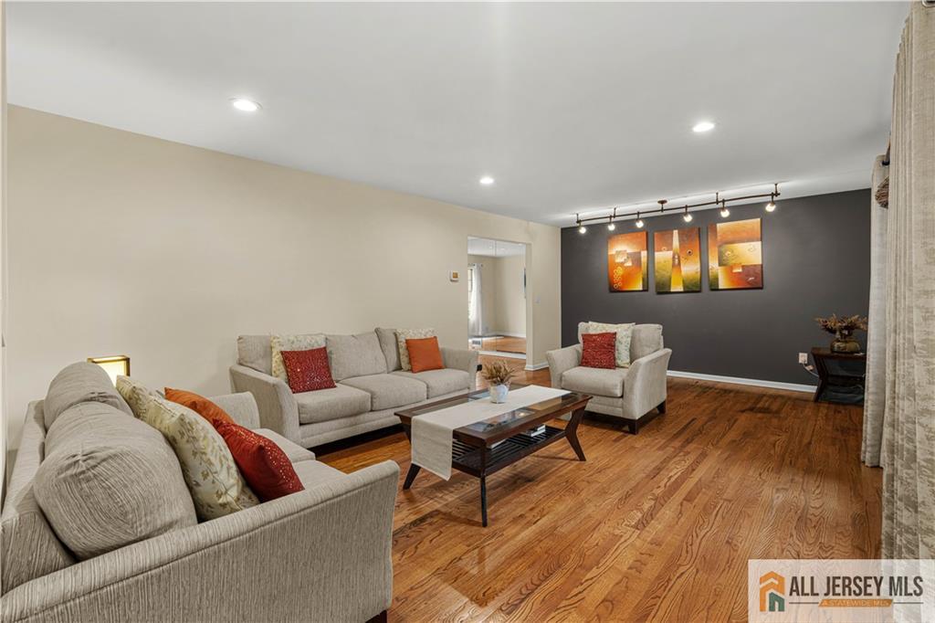 6 Limoli Court, Edison, NJ, 08820 image 15