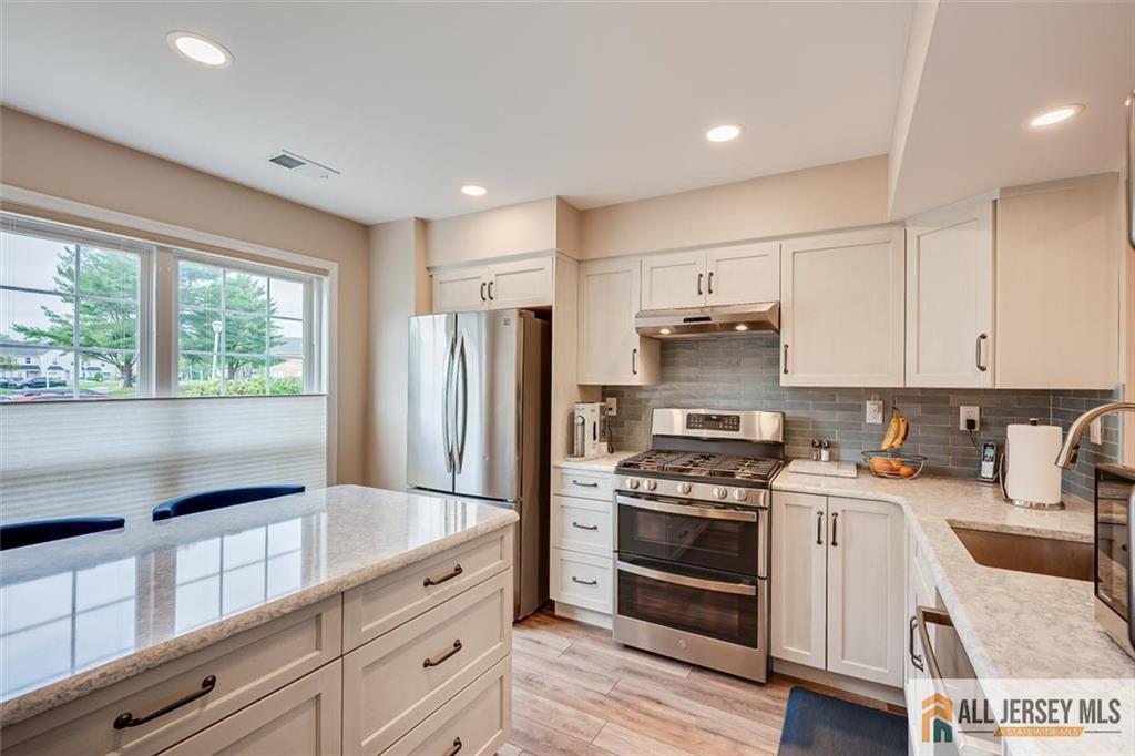 254 Teasdale Place Image 1