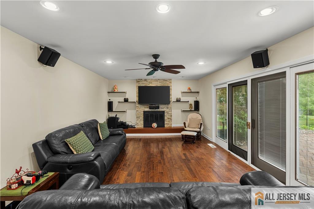 6 Limoli Court, Edison, NJ, 08820 image 16