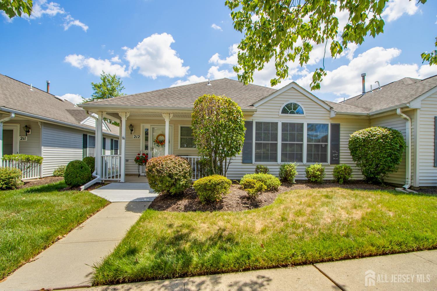 212 N Pondview Boulevard Image 1