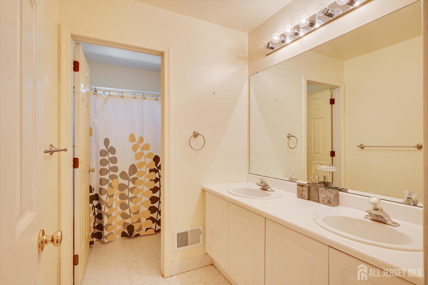2 Devon Drive, East Brunswick, NJ, 08816 image 22