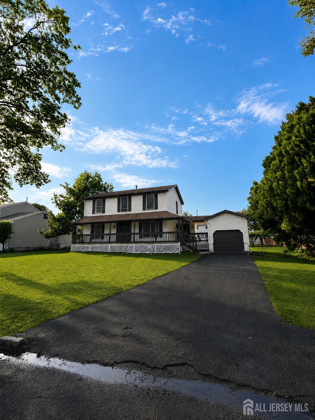 980 Gates Avenue Image 1