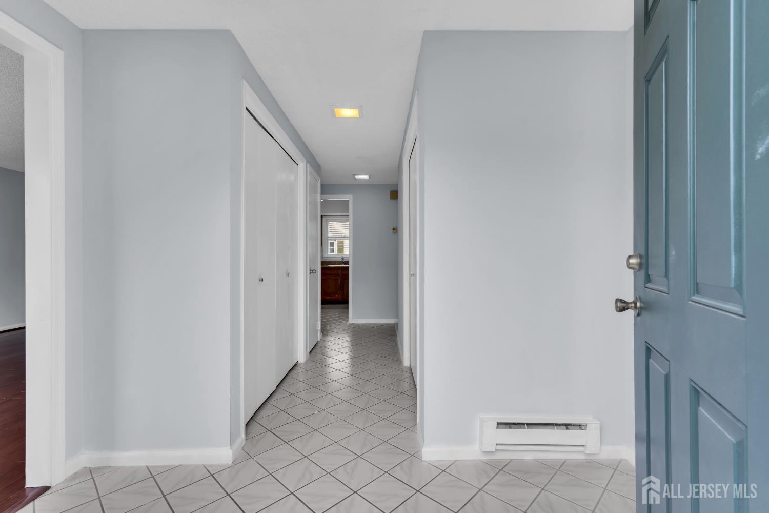 452-A Roxbury Lane Image 3