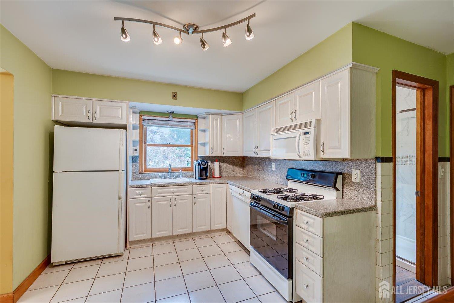 979 Wood Avenue, Edison, NJ, 08820 image 15