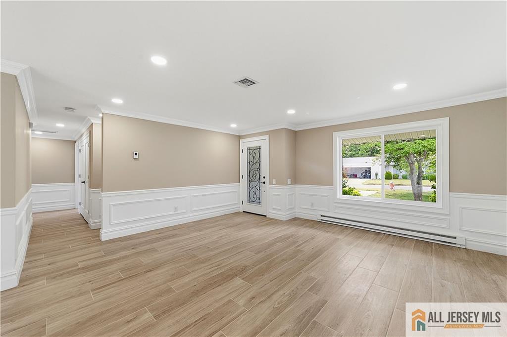 66 Essex Road 66B Image 4
