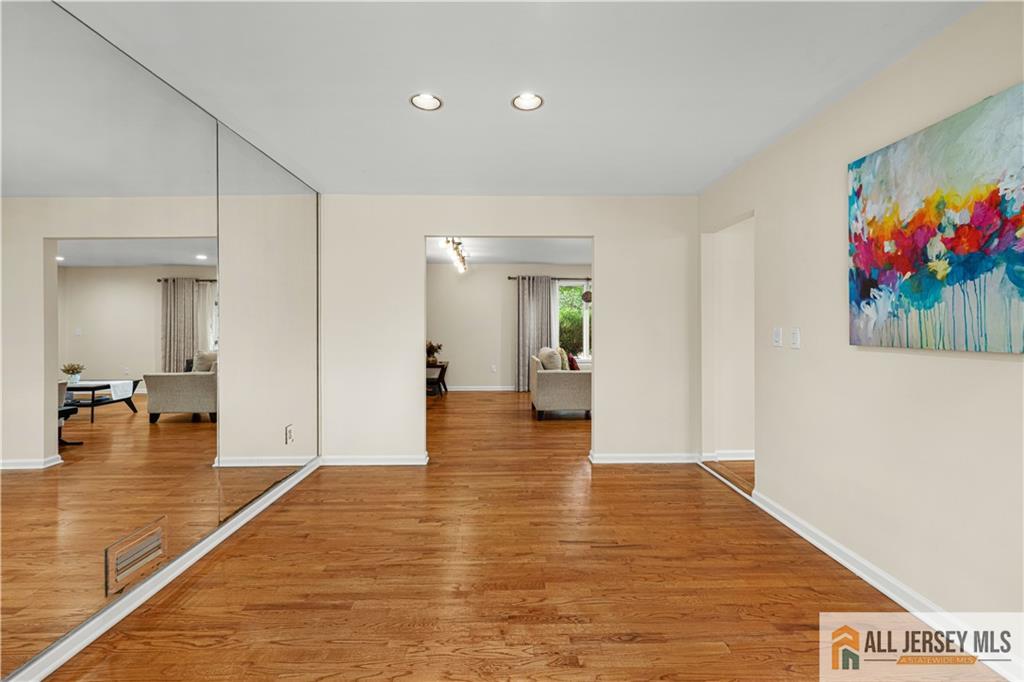 6 Limoli Court, Edison, NJ, 08820 image 14