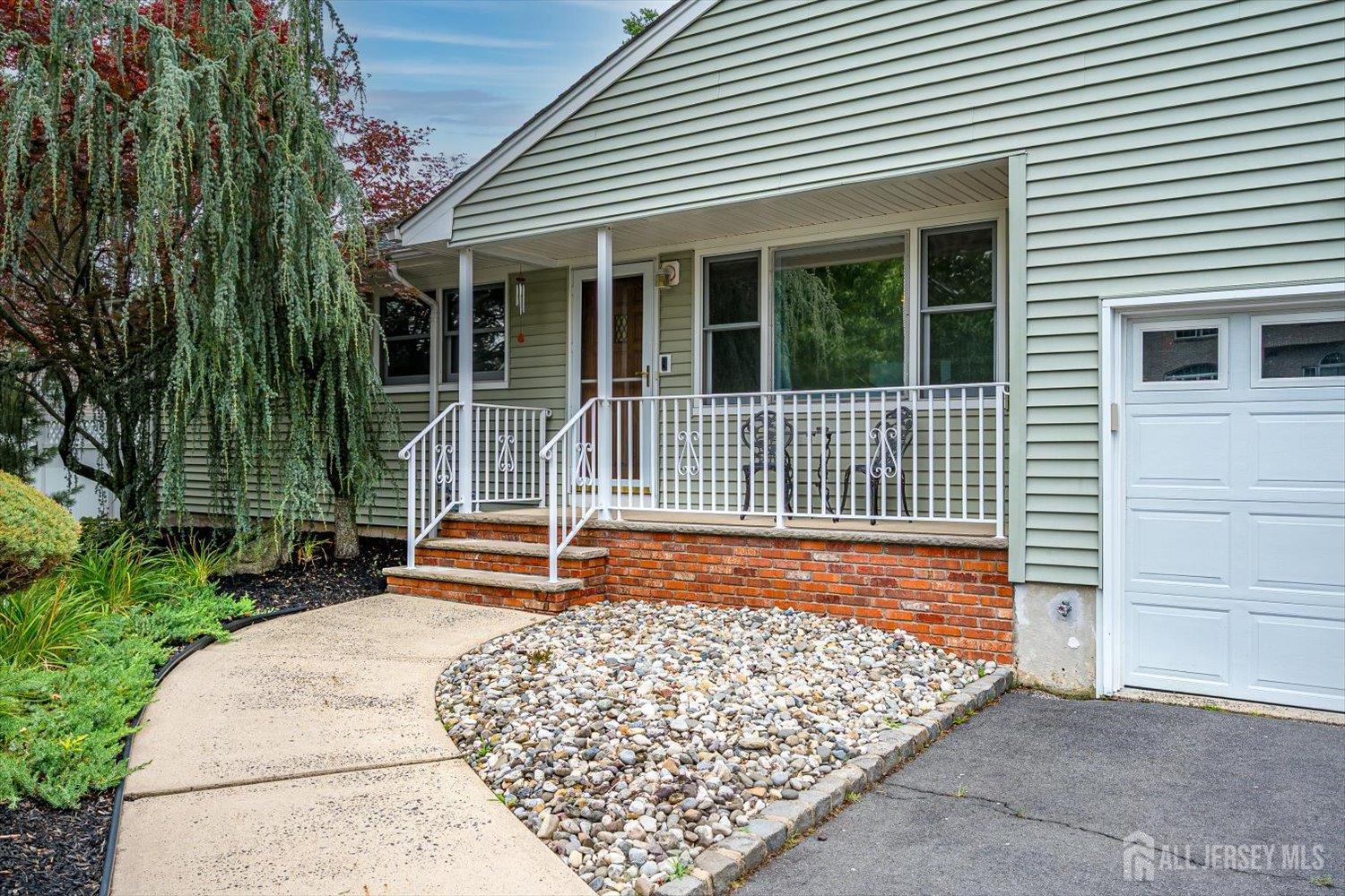 979 Wood Avenue Image 4