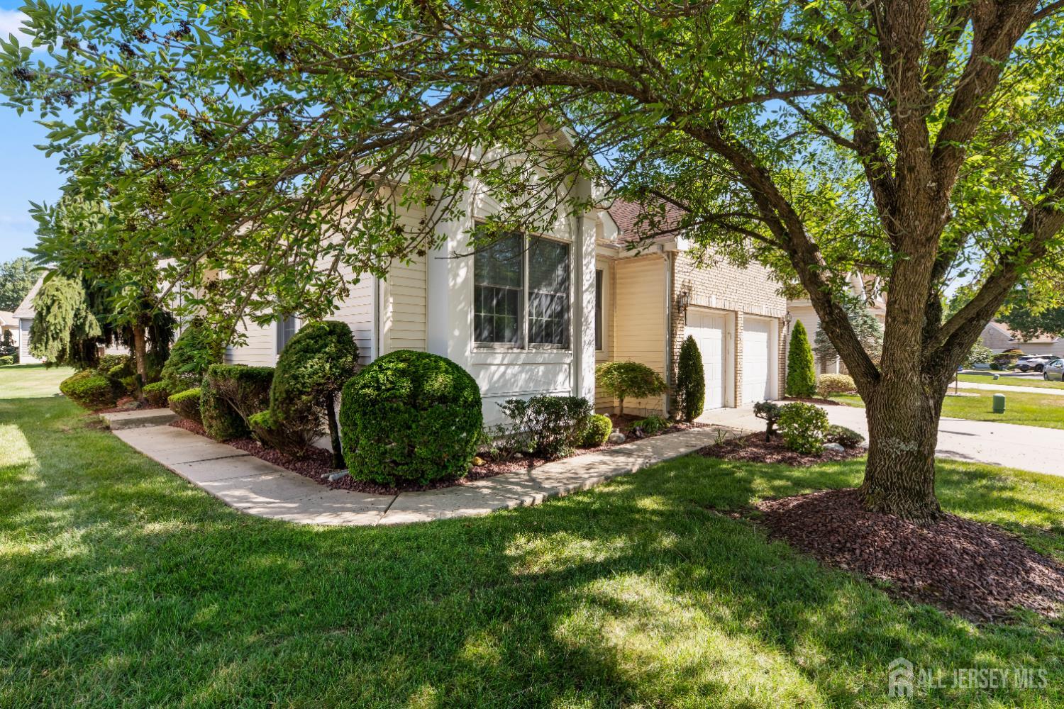 9 Westminster Drive Image 1