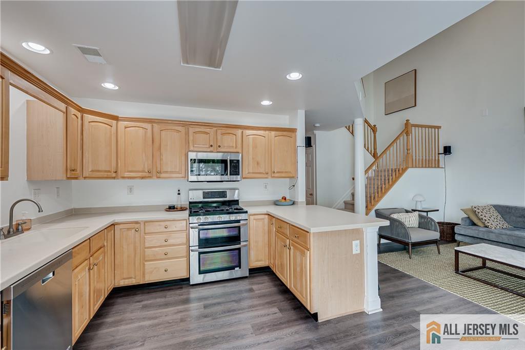 403 Somerset Court, South Brunswick, NJ, 08540 image 17