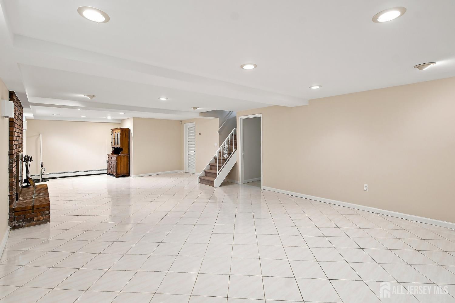 189 Kensington Avenue, Colonia, NJ, 07067 image 32