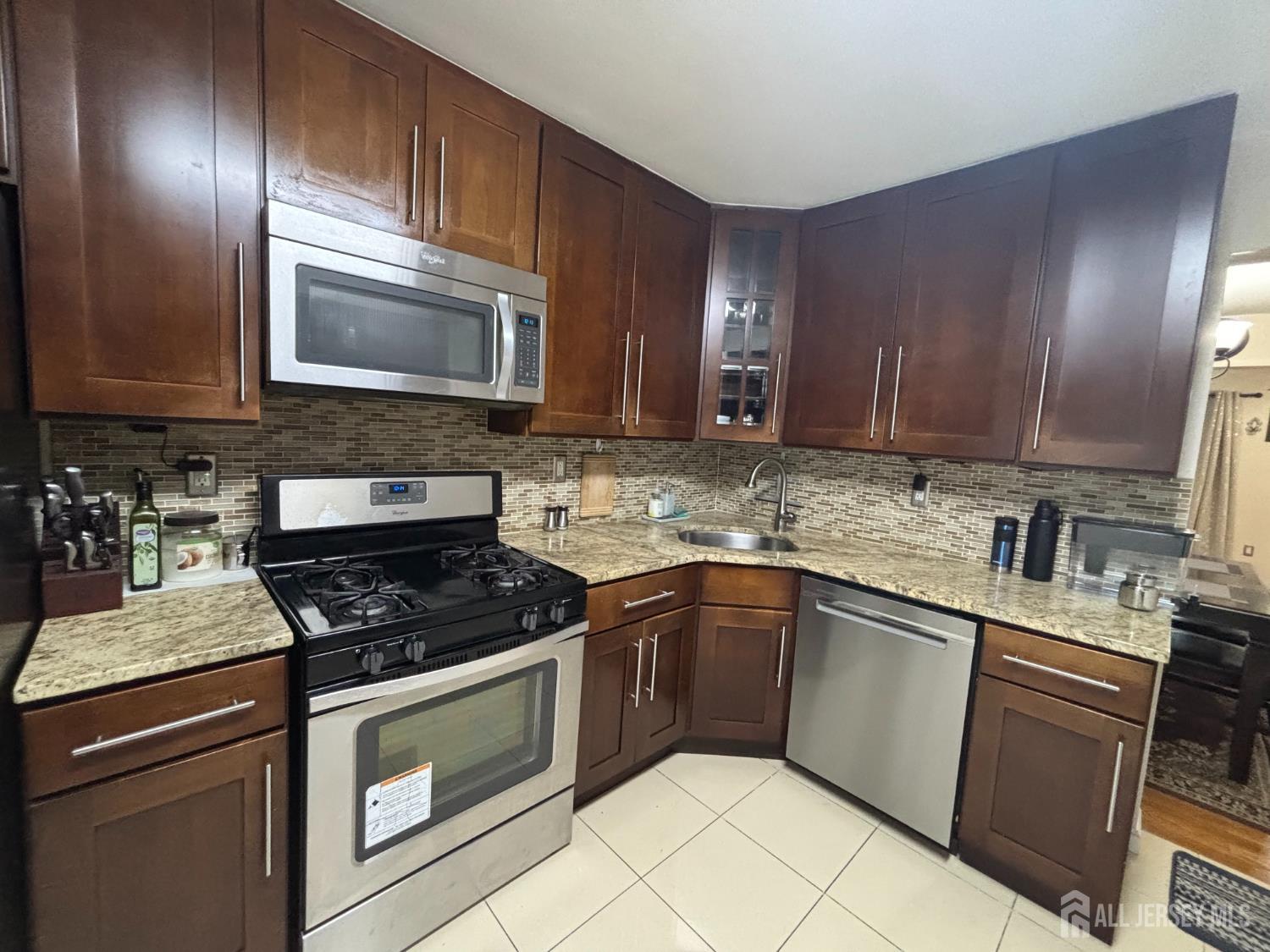 6005 N Oaks Boulevard, North Brunswick, NJ, 08902 image 9