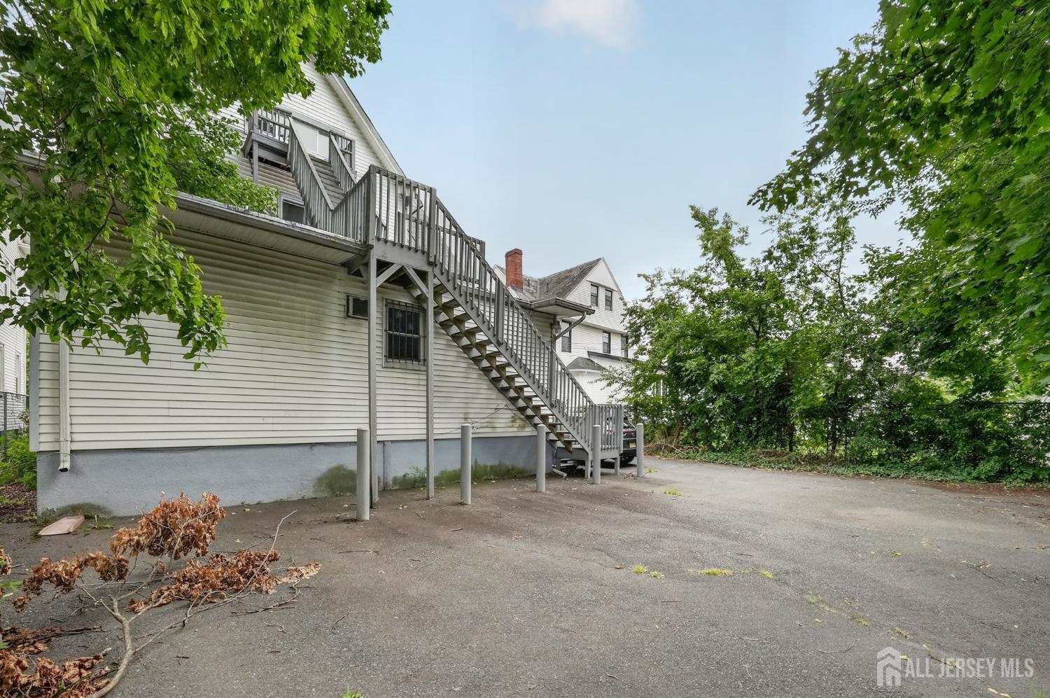137 Livingston Avenue Image 4