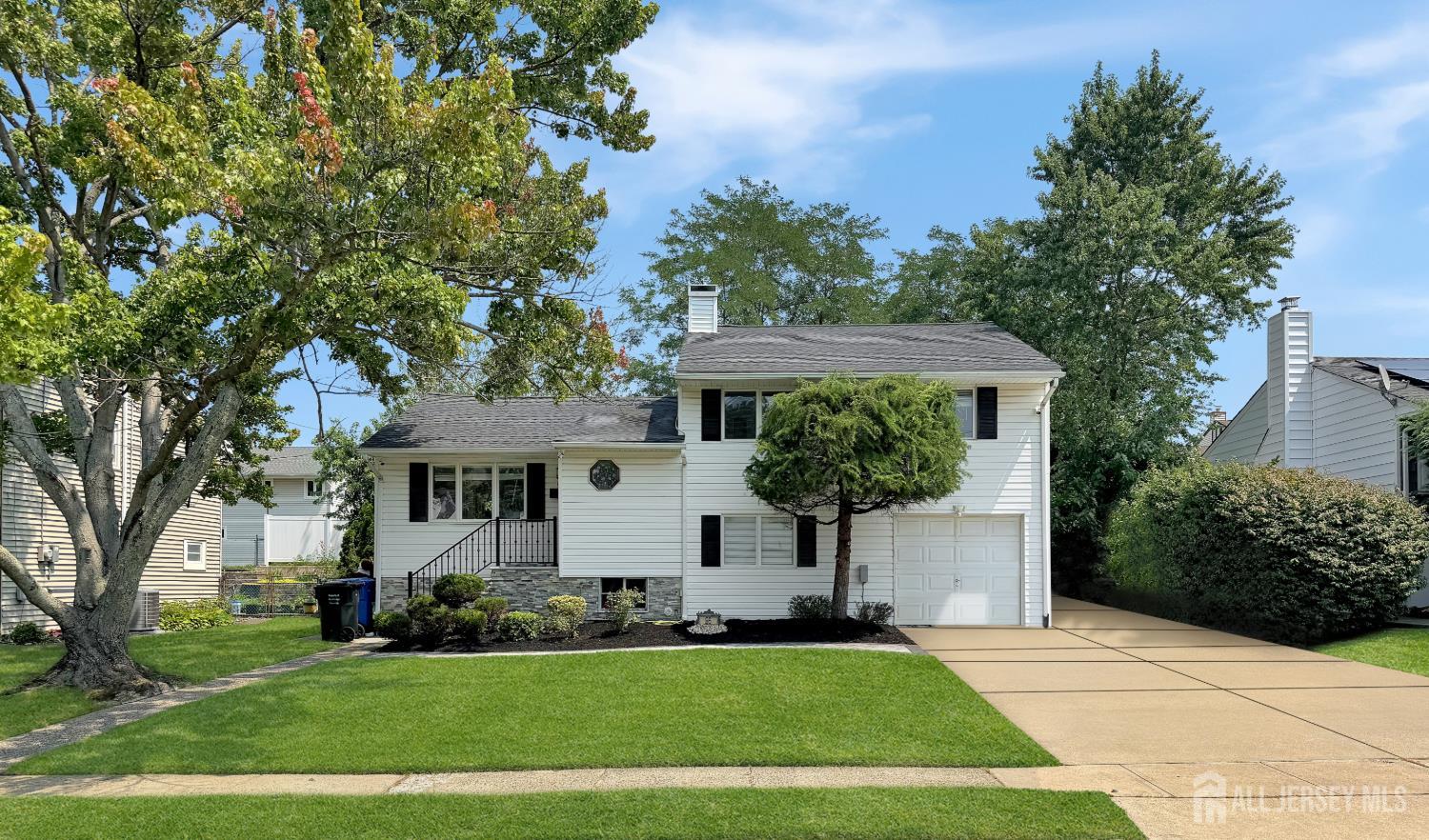 96 Tracy Drive Image 1