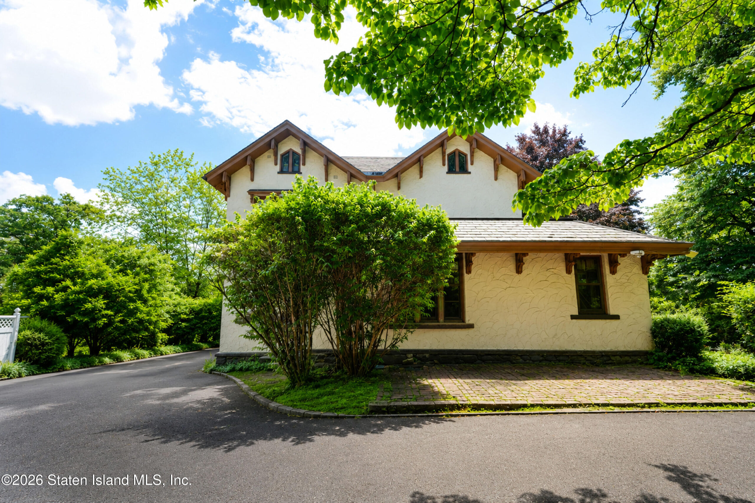 111 Douglas Road, Staten Island, NY, 10304 image 7