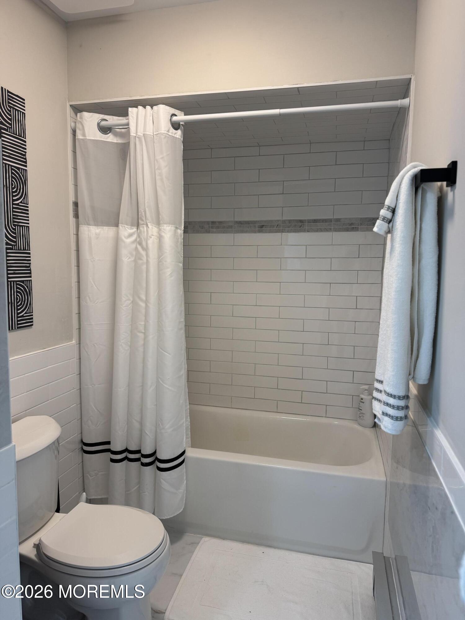 105 W Amberly Drive G Image 3