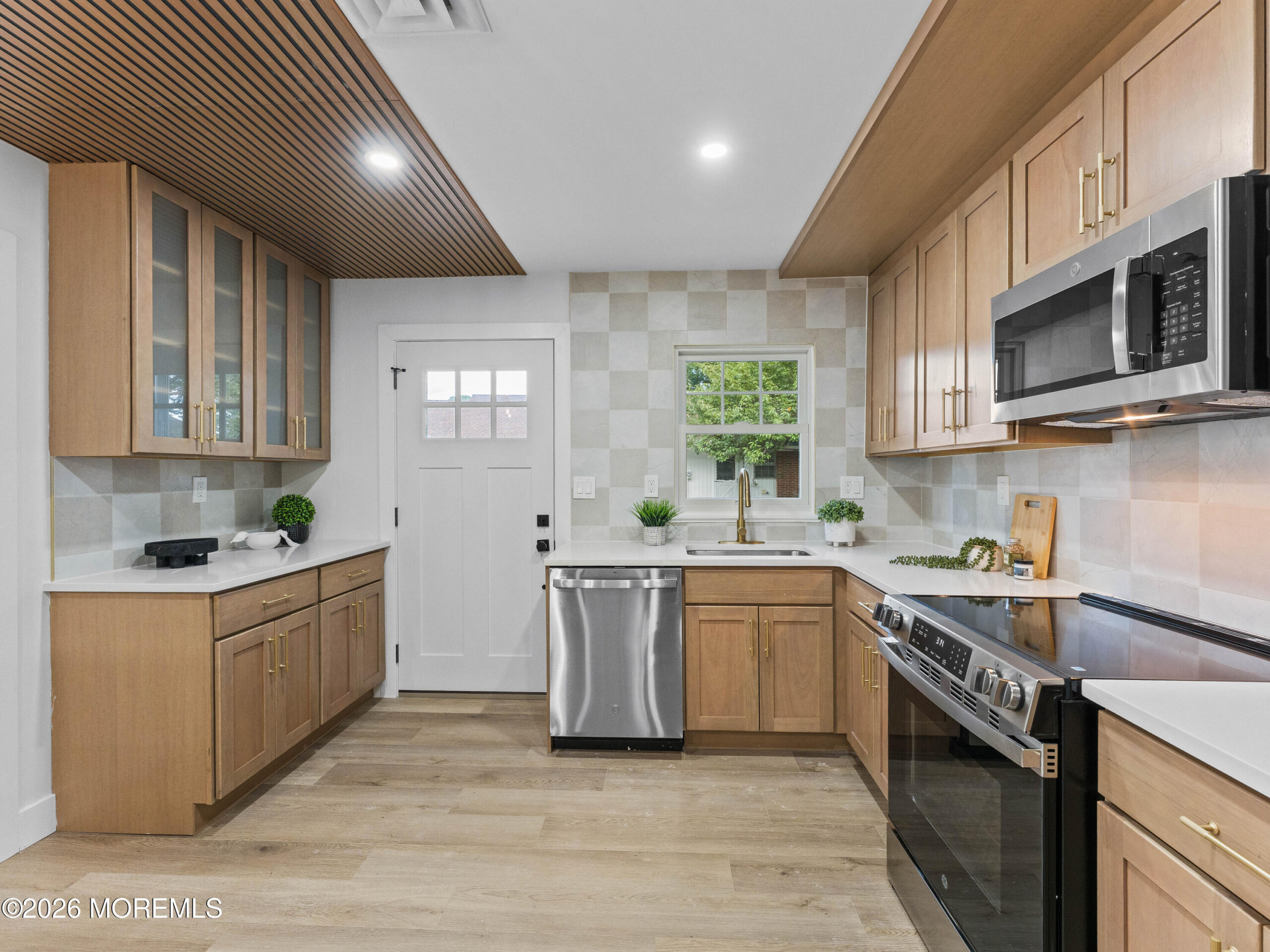 681 New Castle Court B Image 4