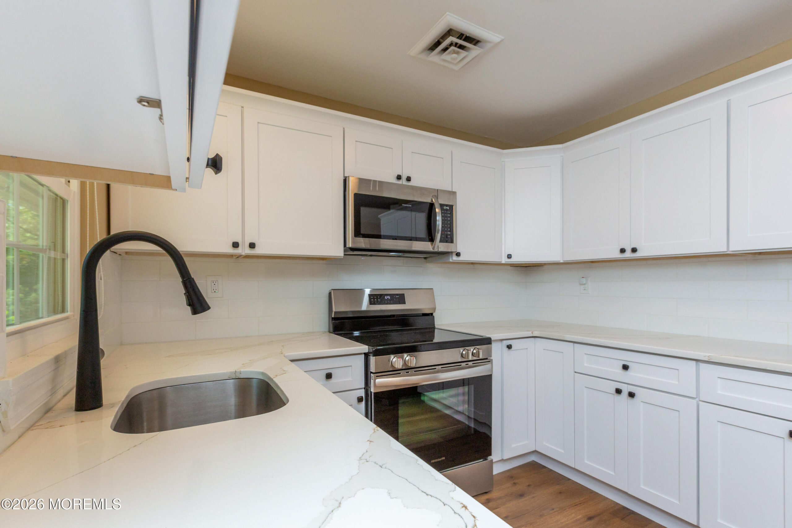 598B Lake Point Drive Image 3