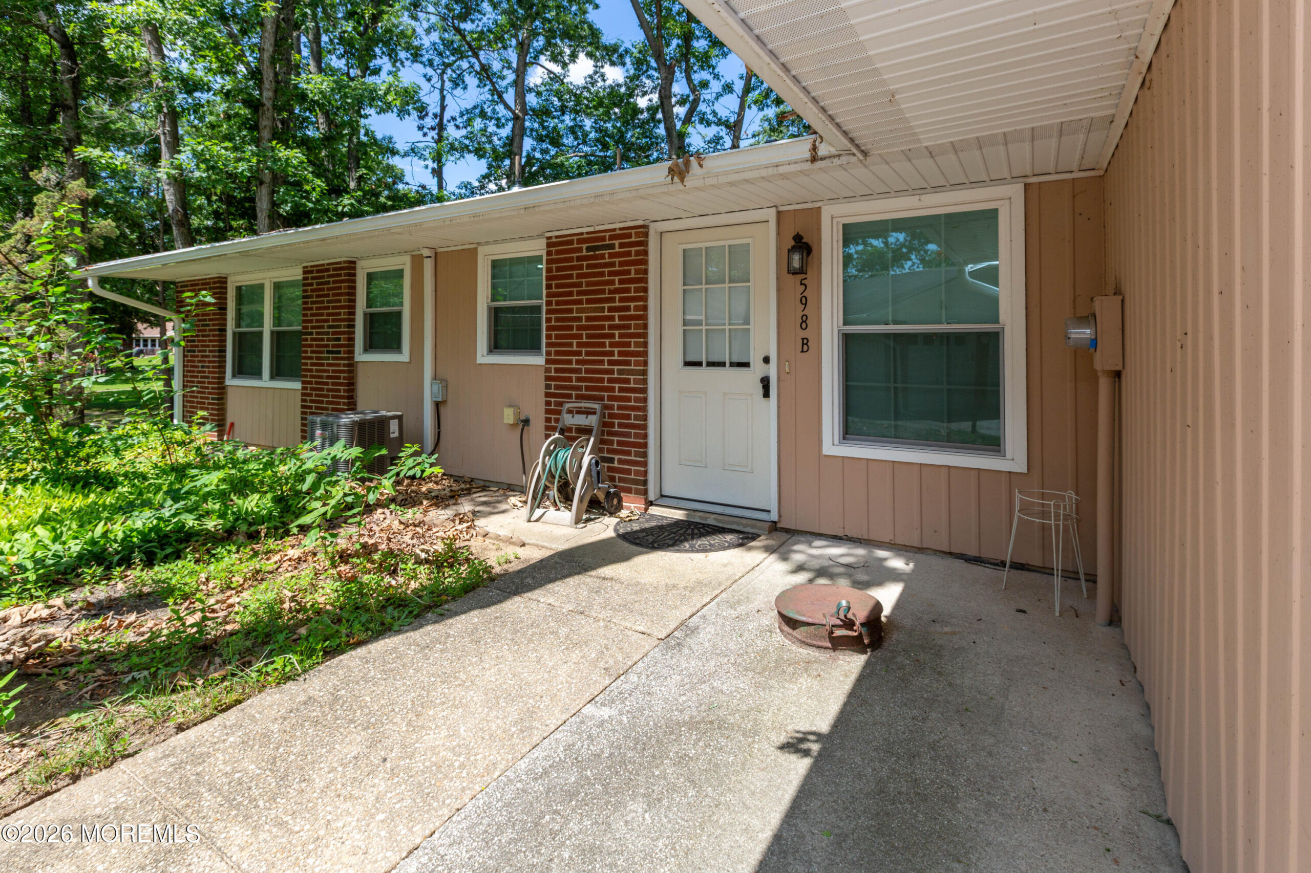 598B Lake Point Drive Image 1