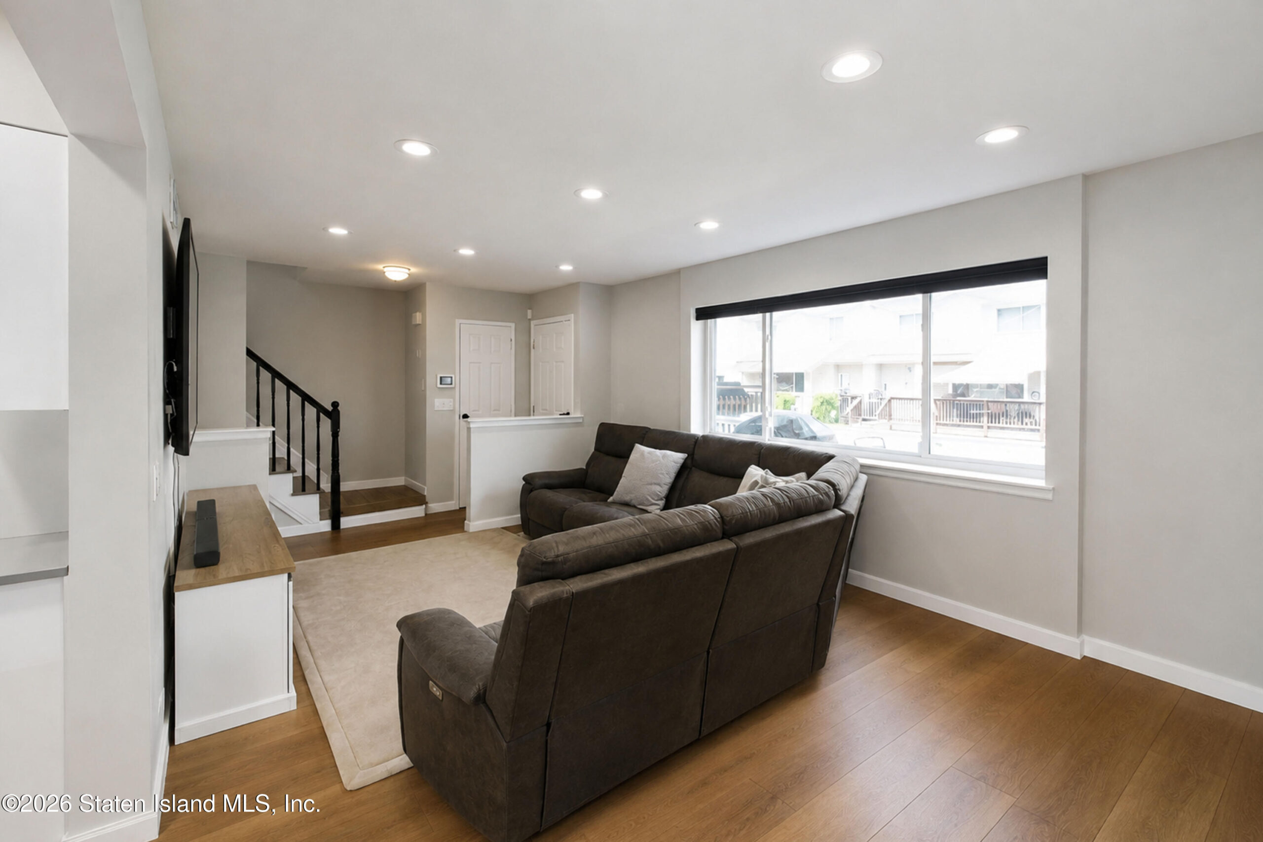448-1 Caswell Avenue Image 5