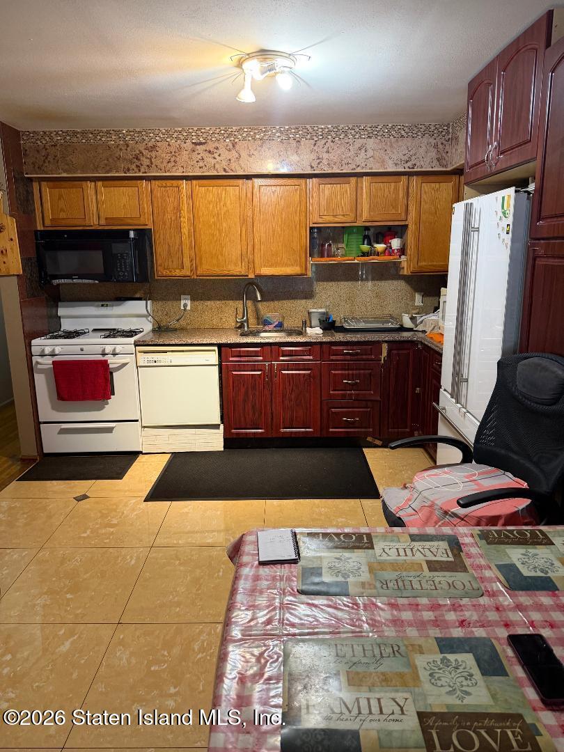 3270 Amboy Road Image 5