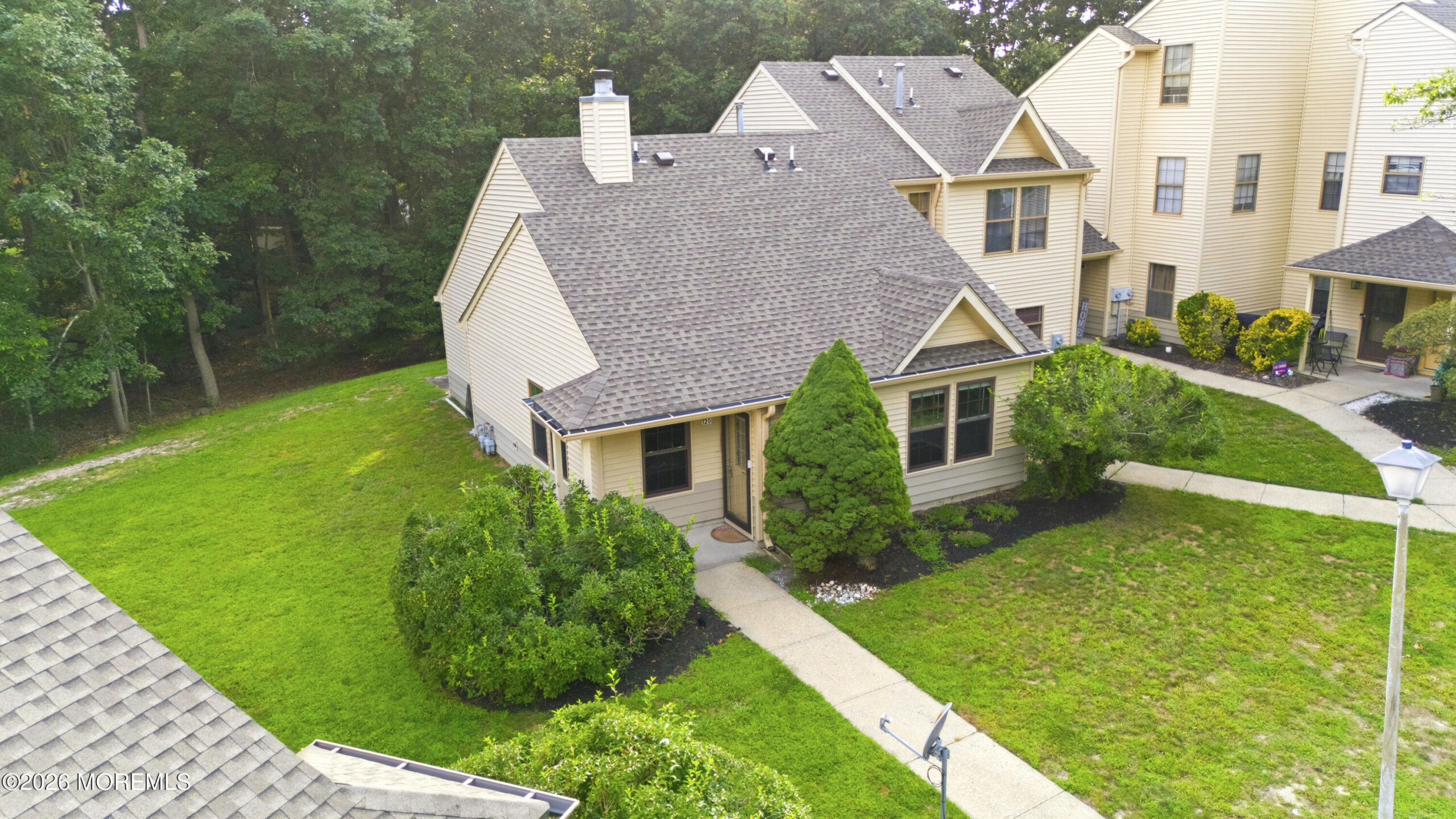 120 Whispering Oaks Way Image 1