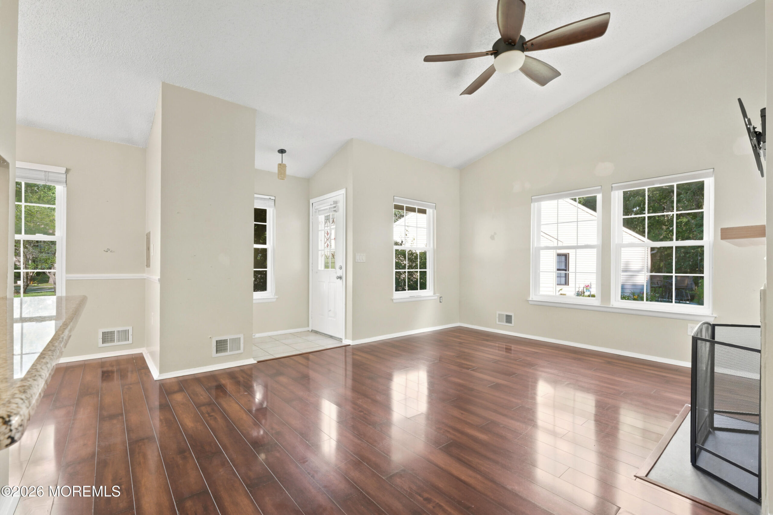 120 Whispering Oaks Way Image 4