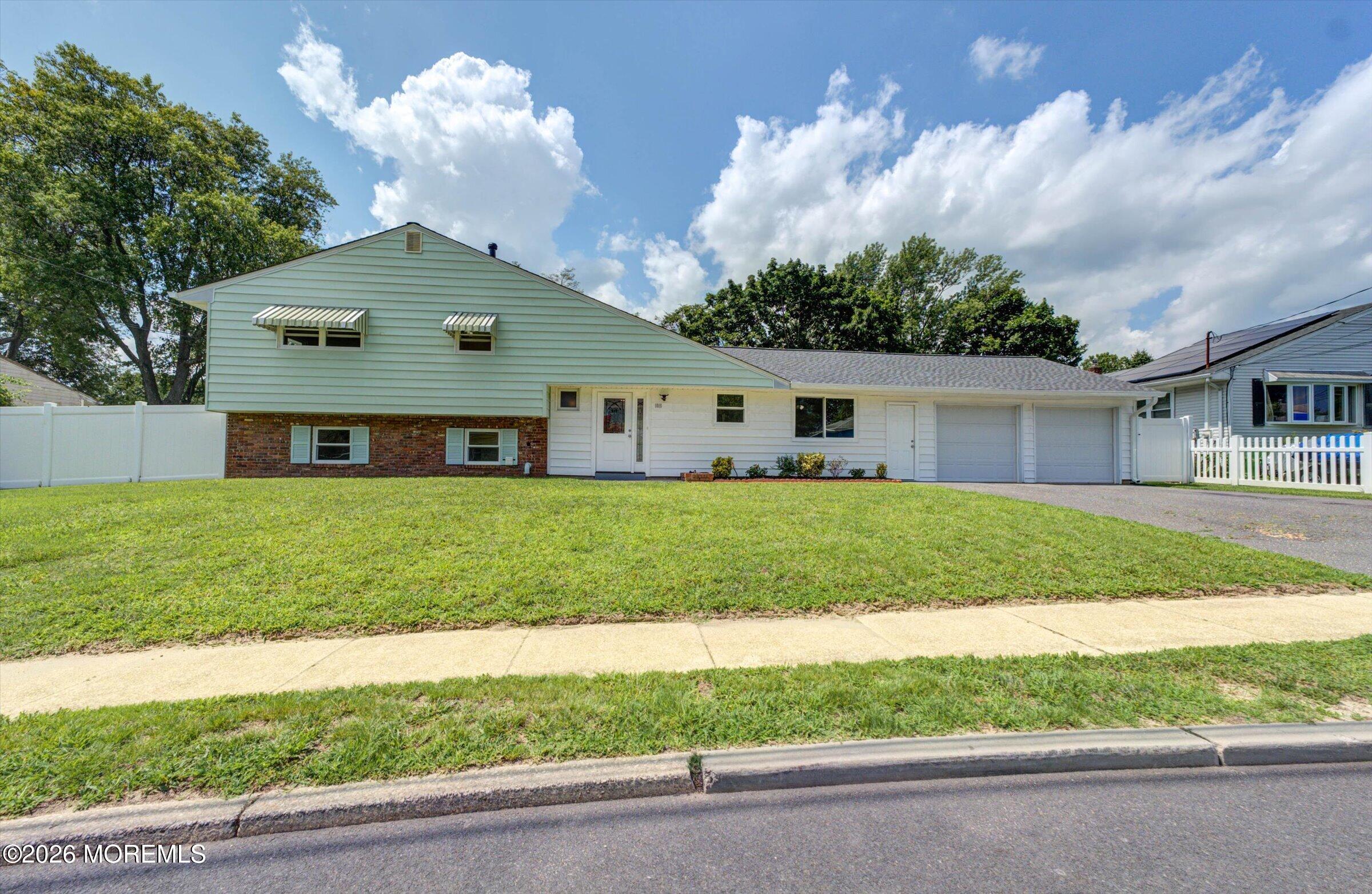 1015 Eton Way Image 1