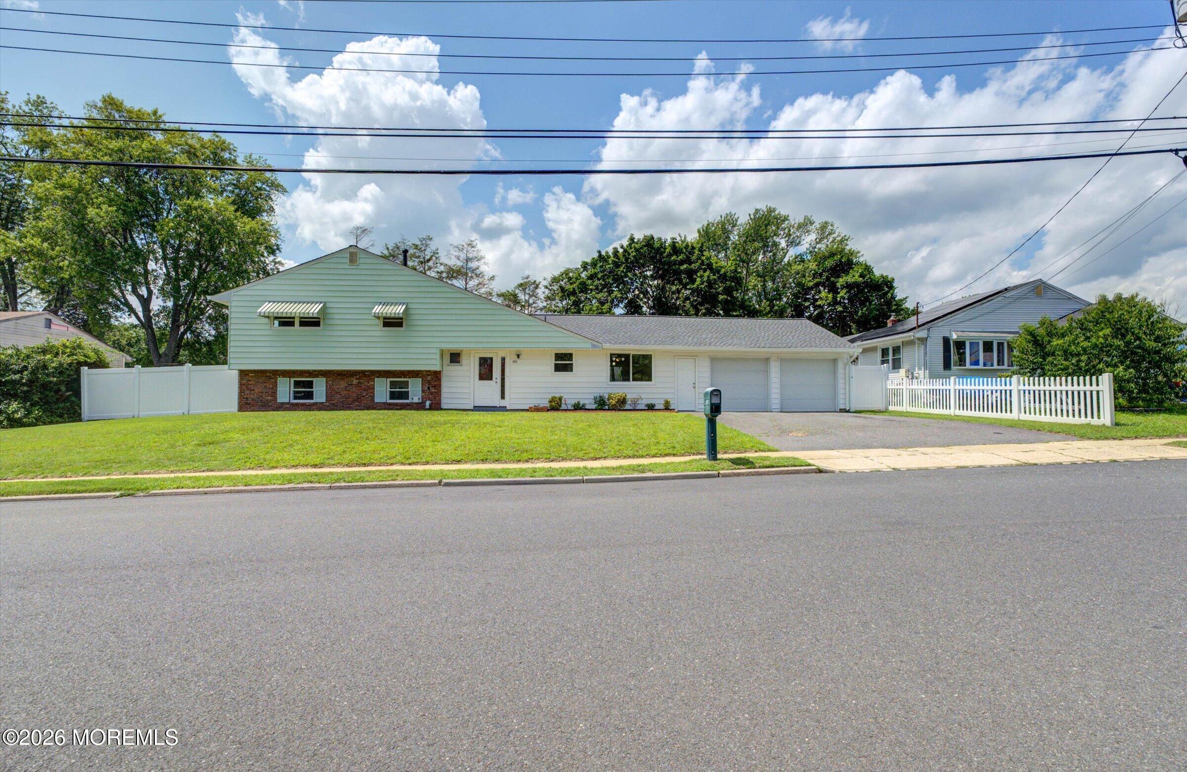 1015 Eton Way Image 2
