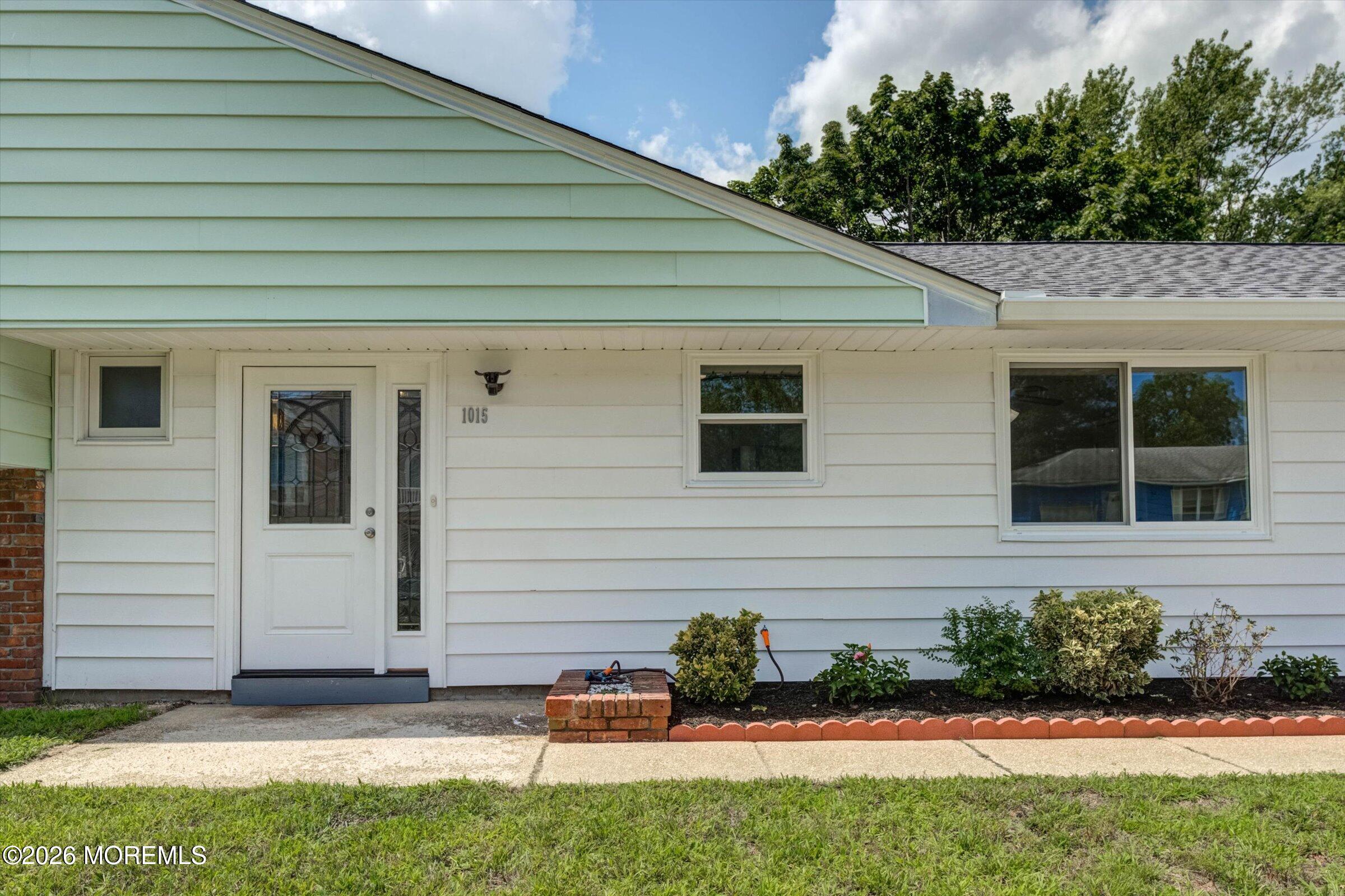1015 Eton Way Image 3