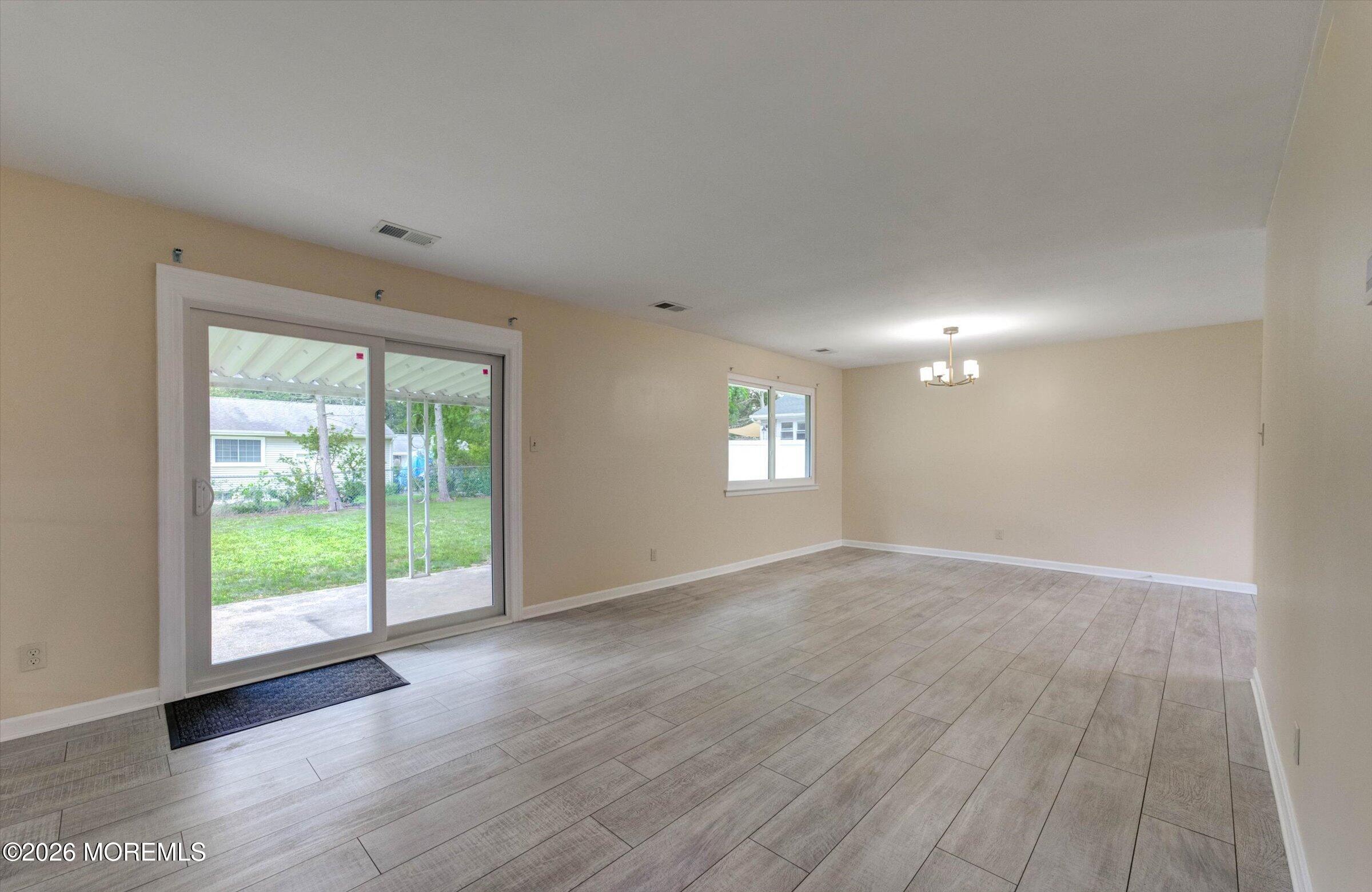 1015 Eton Way Image 4