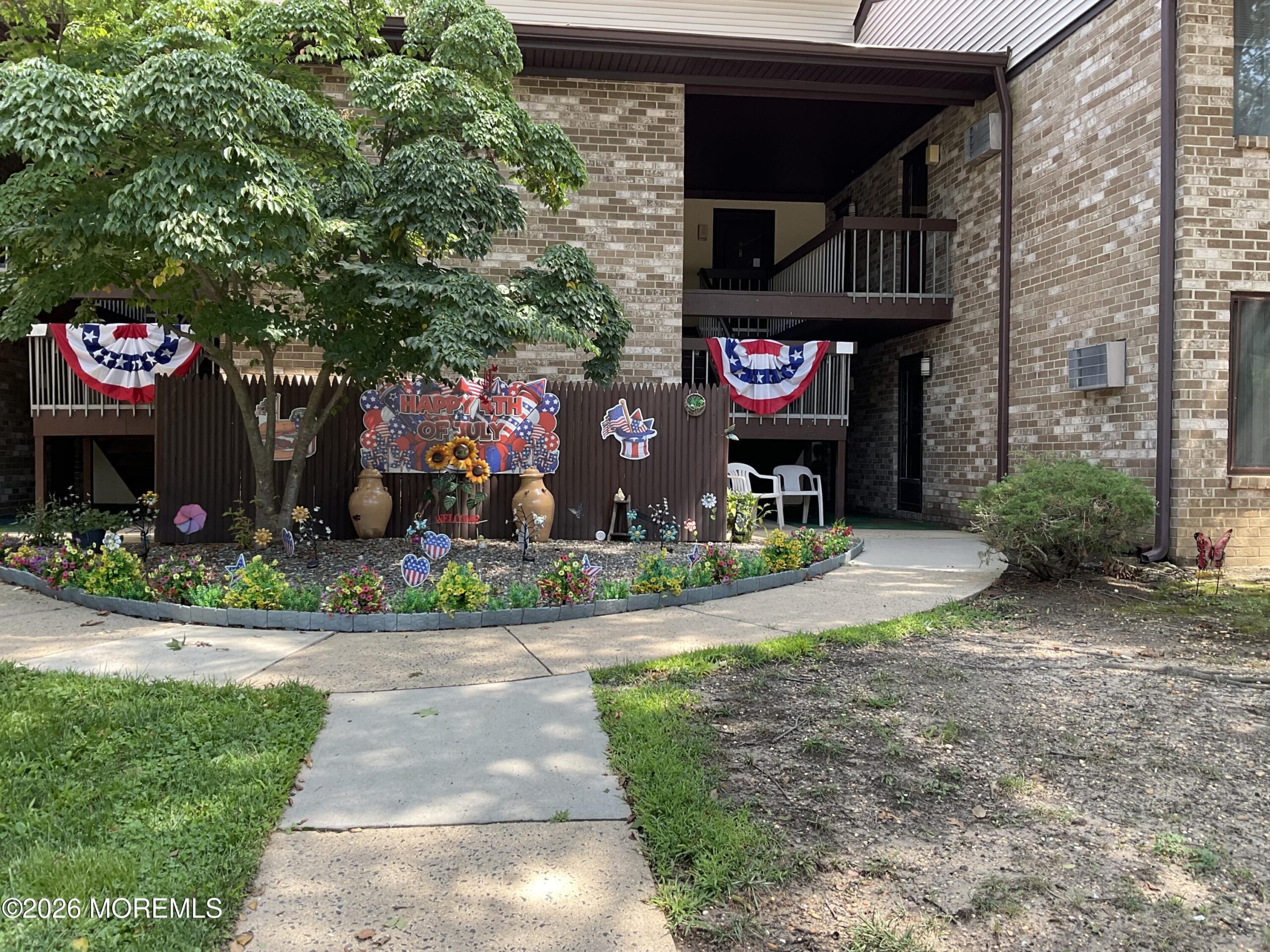 177 Amberly Drive E Image 1